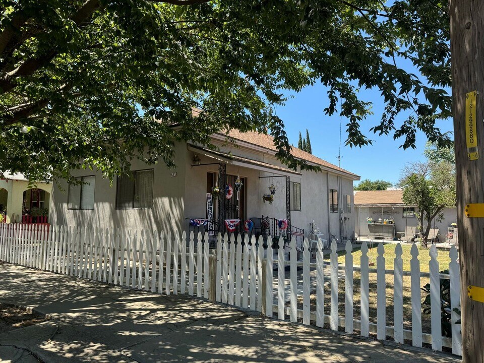 651 5th Ave in Gustine, CA - Building Photo