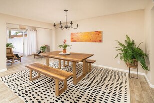 905 W Berridge Ln in Phoenix, AZ - Building Photo