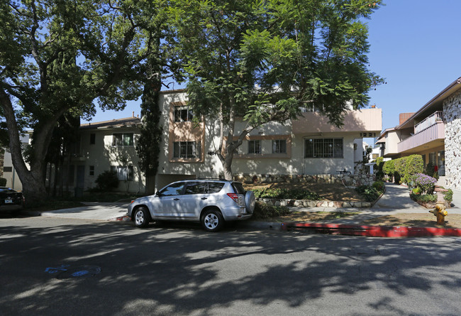 1221 N Flores St in West Hollywood, CA - Building Photo - Building Photo