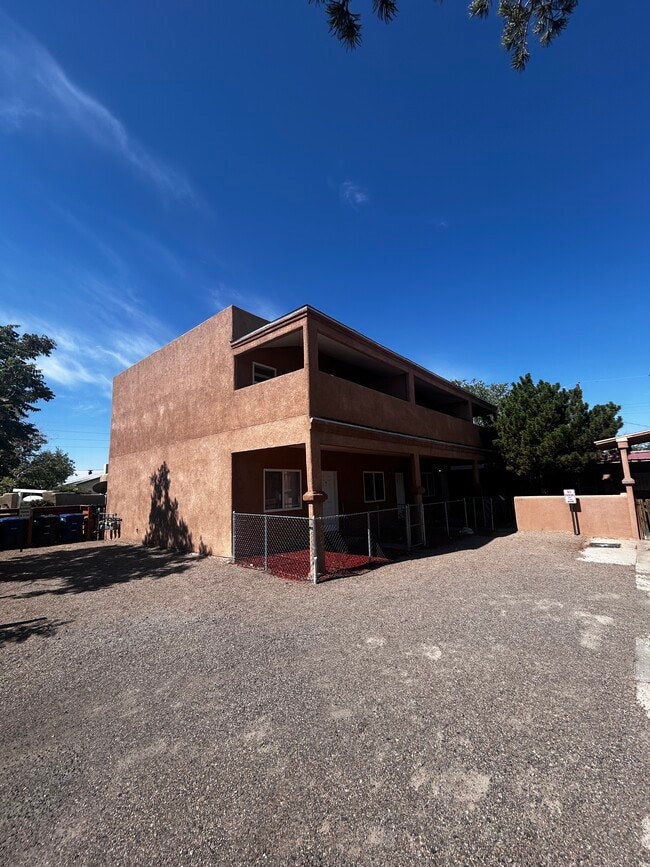 633 Adams St NE in Albuquerque, NM - Building Photo - Building Photo