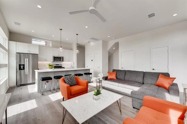 property at 2528 N Fitzhugh Ave