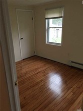84 Carlton Ave-Unit -1 in Mastic, NY - Foto de edificio - Building Photo