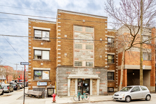 2302 De Châteauguay St in Montréal, QC - Building Photo - Building Photo