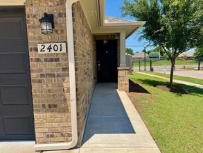 2401 Northcreek Ln in Oklahoma City, OK - Building Photo - Building Photo