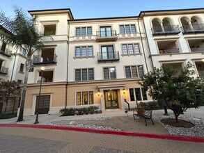 23500 Park Sorrento, Unit C33 in Calabasas, CA - Foto de edificio - Building Photo