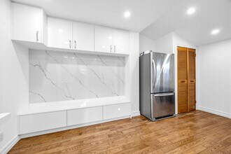 1035 Briar Hill Av in Toronto, ON - Building Photo - Building Photo