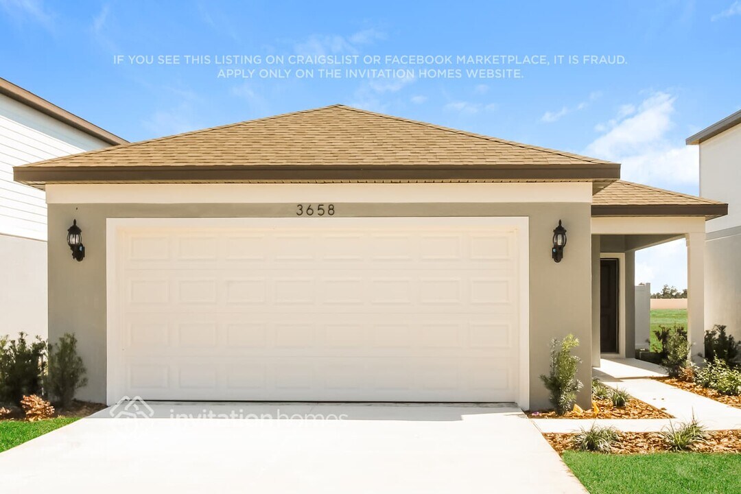 3658 Hornbeam Rd in Spring Hill, FL - Foto de edificio