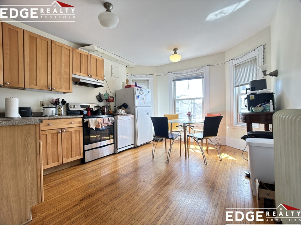 15 Elko St in Boston, MA - Building Photo