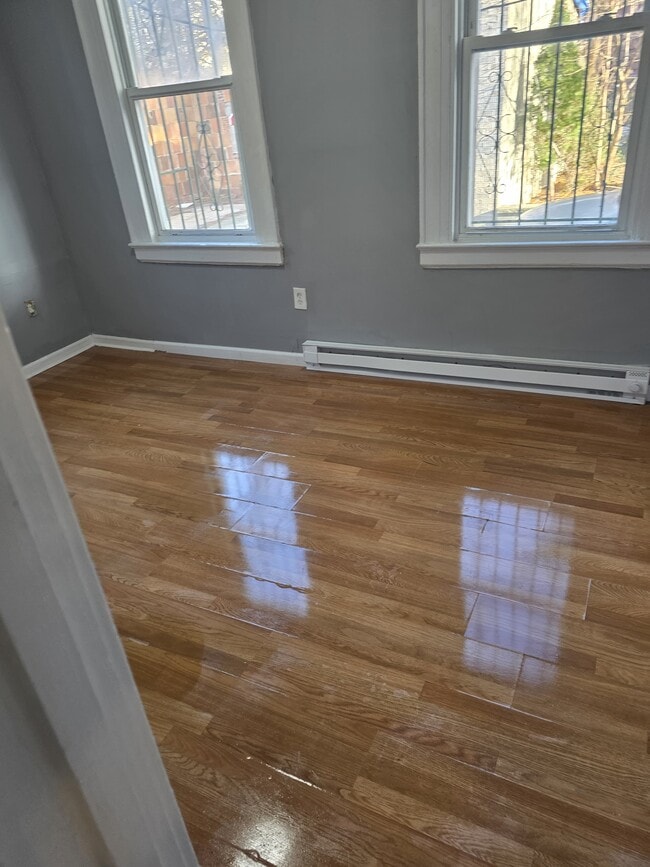 706 Grove St, Unit 1 in Irvington, NJ - Foto de edificio - Building Photo