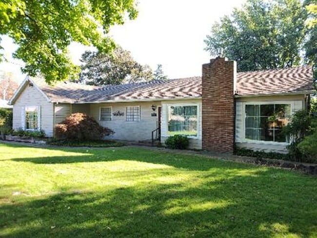 property at 1271 Kings Hwy