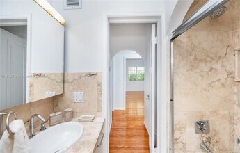 32 Calabria Ave in Coral Gables, FL - Building Photo - Building Photo