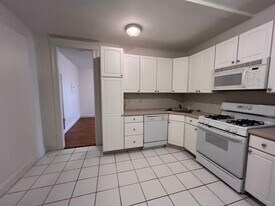 856 Massachusetts Ave, Unit 2 in Cambridge, MA - Building Photo