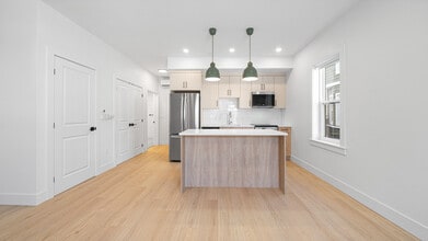 87 Prince Albert Rd in Dartmouth, NS - Building Photo - Building Photo