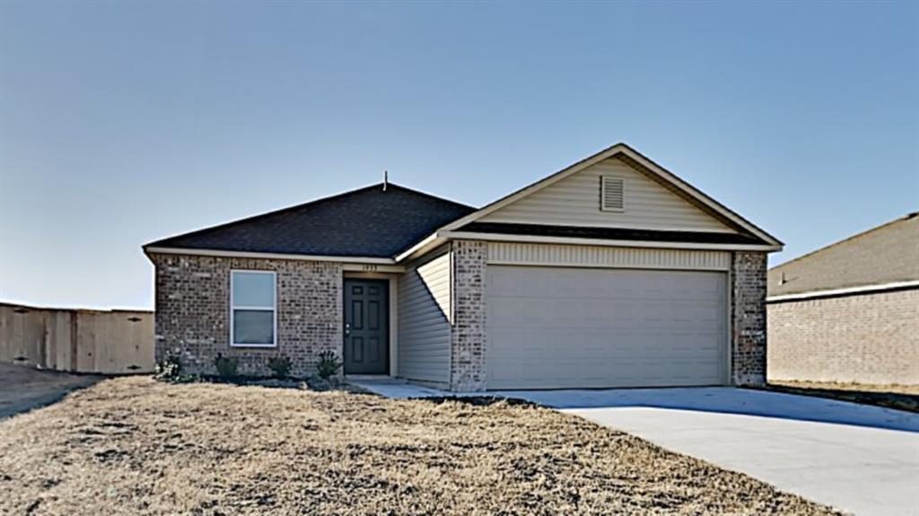 1933 Timber Dale Dr in Shawnee, OK - Foto de edificio