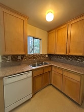 97 E Laurel Ave in Sierra Madre, CA - Foto de edificio - Building Photo