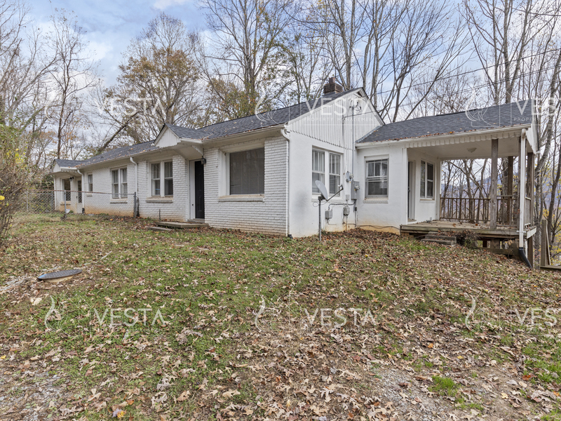 118 Pine Hill Dr in Swannanoa, NC - Building Photo