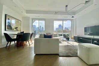 181 Davenport Rd in Toronto, ON - Building Photo - Building Photo