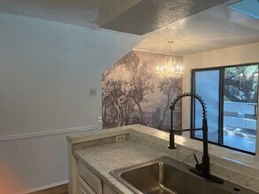 5840 Spring Valley Rd in Dallas, TX - Building Photo - Building Photo