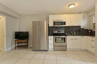 2118 Kuhio Ave. in Honolulu, HI - Building Photo - Building Photo