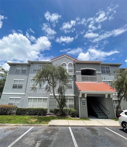 18001 Richmond Pl Dr, Unit 820 in Tampa, FL - Building Photo - Building Photo
