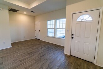 807 N Polk St in Beeville, TX - Building Photo - Building Photo