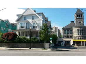 19 Hamlet Ave in Woonsocket, RI - Foto de edificio - Building Photo