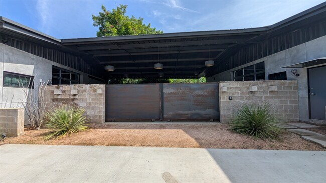 property at 920 W Cavalcade St