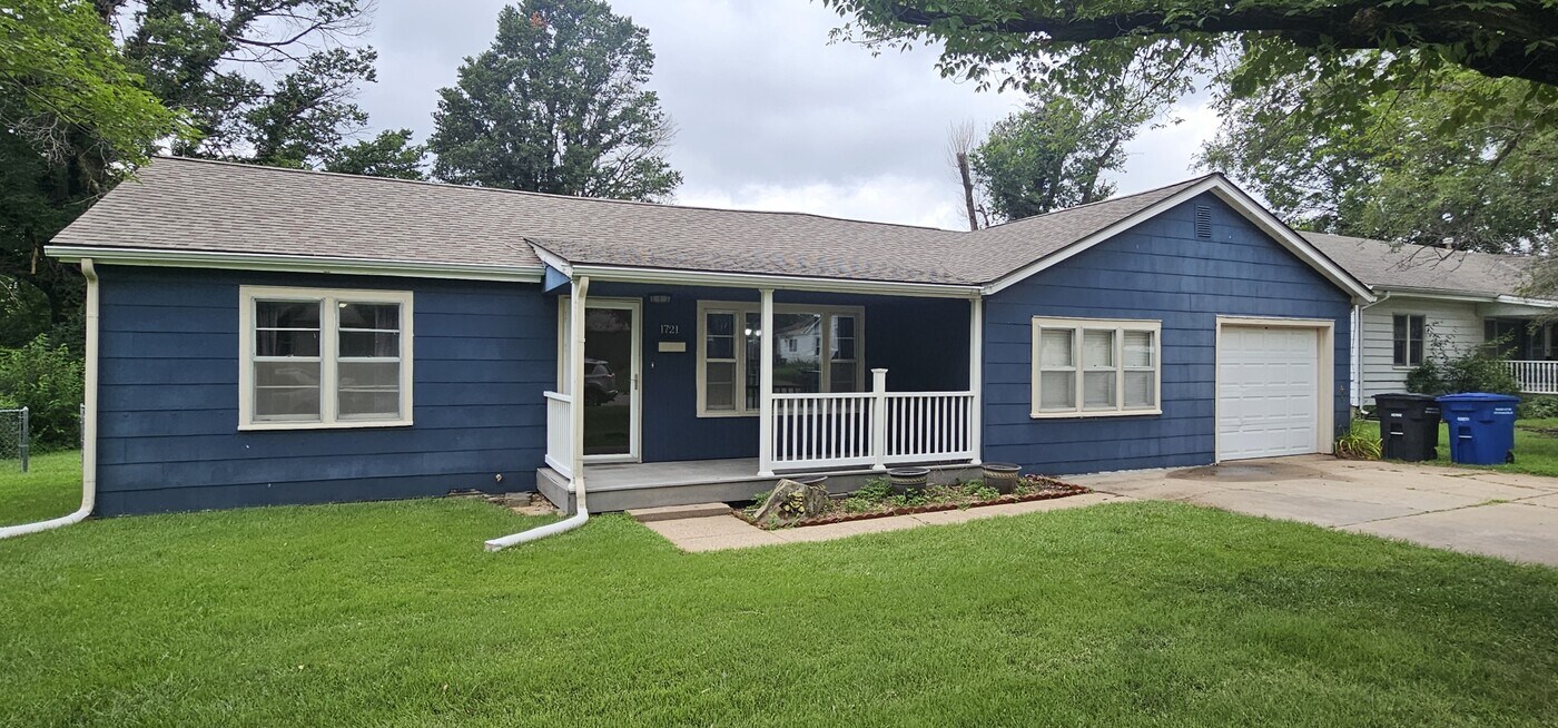 1721 Cron St in Augusta, KS - Building Photo