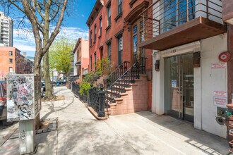 113 S 2nd St in Brooklyn, NY - Foto de edificio - Building Photo