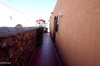 2150 King James Pl in El Paso, TX - Building Photo - Building Photo