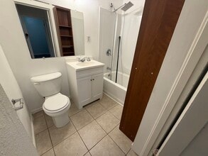 508 Emerson Ave in Hoquiam, WA - Foto de edificio - Building Photo