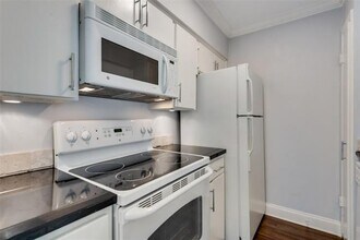 4211 Holland Ave in Dallas, TX - Building Photo - Building Photo