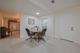 8715 Guinevere St in Houston, TX - Building Photo - Building Photo