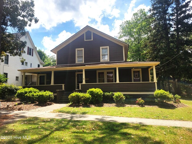 property at 220 E Vermont Ave