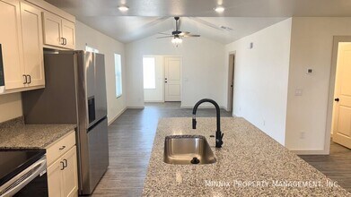 8005 Date Ave in Lubbock, TX - Foto de edificio - Building Photo