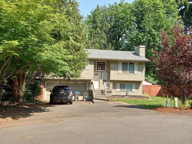 property at 8832 Shady Forest Pl NE