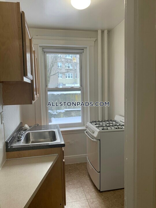 25 Walbridge St in Boston, MA - Building Photo