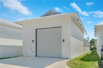 4982 SE Railway Ave in Stuart, FL - Building Photo - Building Photo