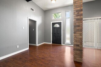 5102 Overridge Dr in Arlington, TX - Foto de edificio - Building Photo