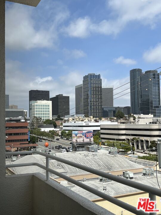10432 Eastborne Ave-Unit -206 in Los Angeles, CA - Building Photo - Building Photo