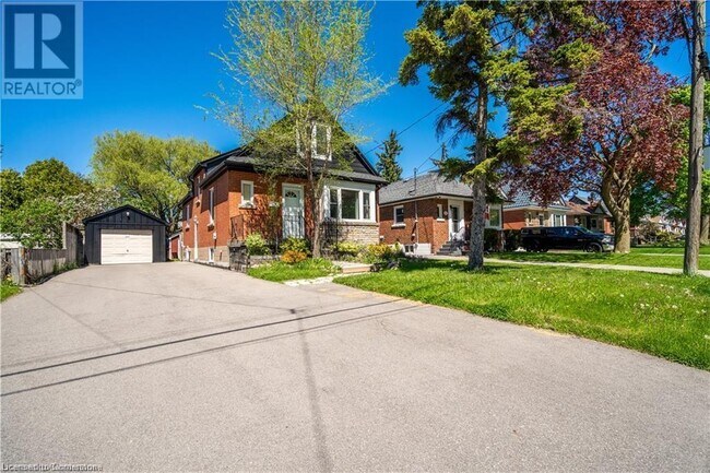 42 E 41st St in Hamilton, ON - Building Photo - Building Photo