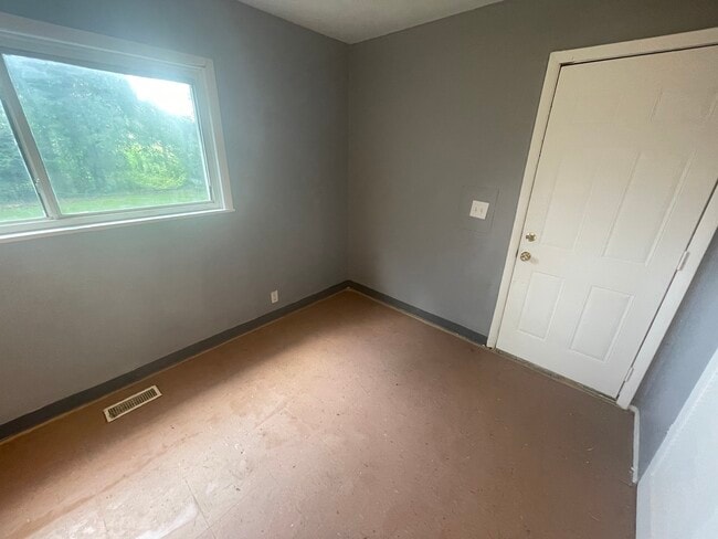 906 Moore St in Danville, IL - Building Photo - Building Photo