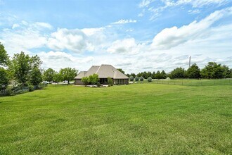 22090 White Pine Cir in Edmond, OK - Building Photo - Building Photo