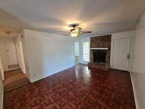 6115 S Hampton Dr in Montgomery, AL - Building Photo - Building Photo