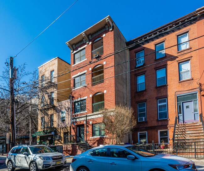 102 Park Ave in Hoboken, NJ - Foto de edificio - Building Photo