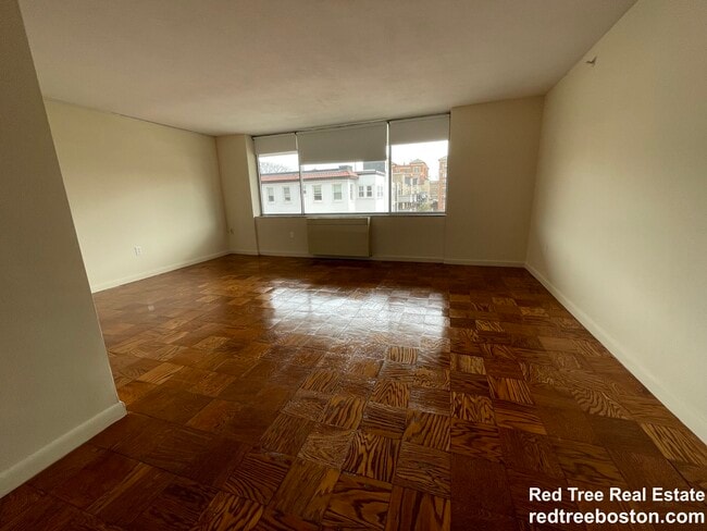 101 Monmouth St, Unit 406 in Brookline, MA - Foto de edificio - Building Photo