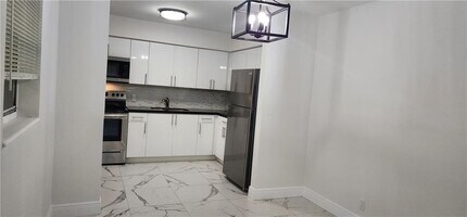 900 SW 11th St in Hallandale Beach, FL - Building Photo - Building Photo
