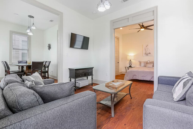2213 Louisiana Ave in New Orleans, LA - Building Photo - Building Photo