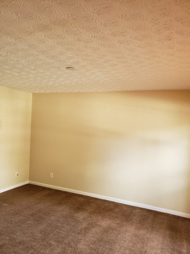 property at 5792 Strathmoor Manor Cir