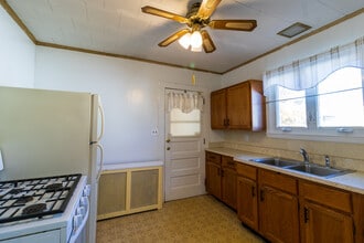 16 Smith St in Danbury, CT - Building Photo - Building Photo